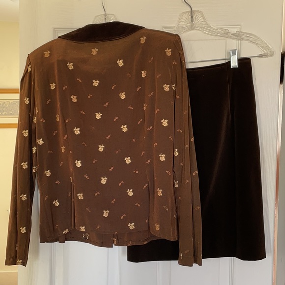 Handmade Spanish two piece. - Picture 2 of 4